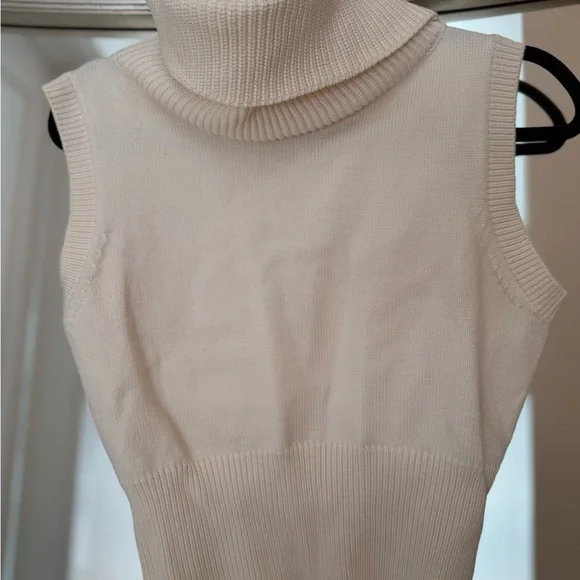 Zara new with tags. Sleeveless sweater. Size L - Picture 2 of 2